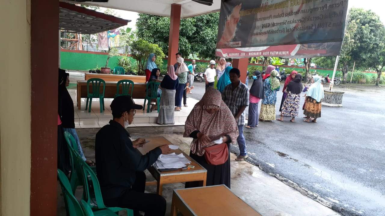 PENYALURAN BANTUAN BERAS